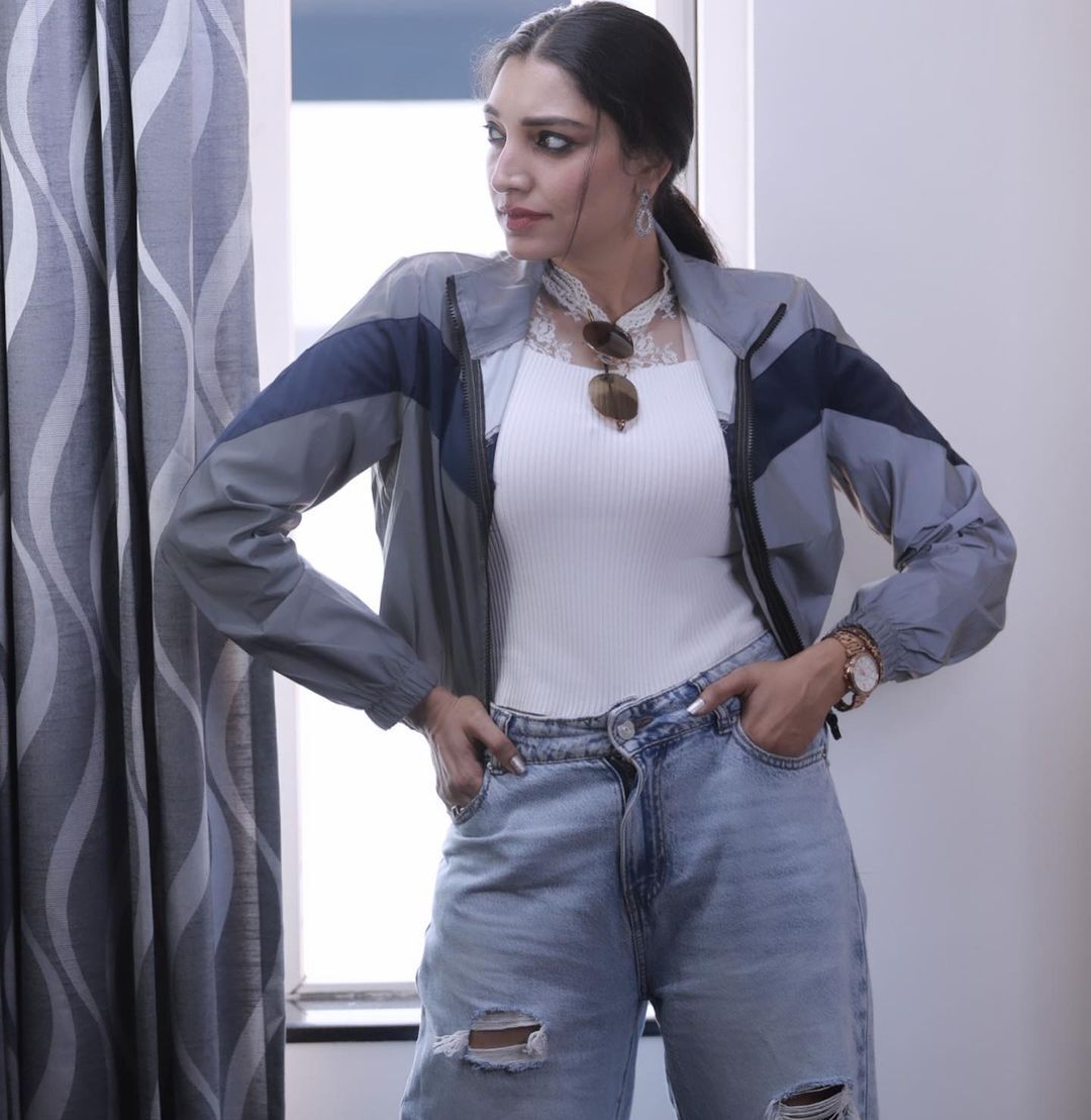 Rithu Manthra: ആഹാ... സൂപ്പർ! വീക്കെന്റിൽ പൊളി ലുക്കിൽ ഋതു മന്ത്ര; സോഷ്യൽ മീഡിയയിൽ പുത്തൻ ലുക്കിൽ അവതരിച്ച് ബിഗ് ബോസ് താരം