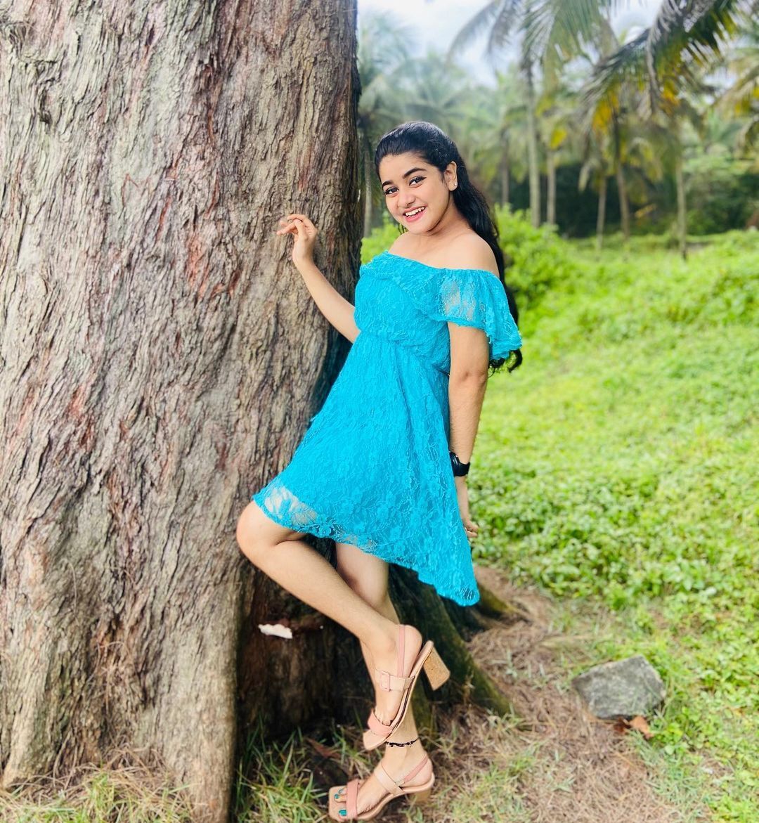 Saniya Babu: പച്ചയിൽ പൂത്തുലഞ്ഞ് നടി സാനിയ ബാബു... ഉത്ഘാടന ചടങ്ങിൽ തിളങ്ങി മോളിവുഡ് സുന്ദരി, ചിത്രങ്ങൾ കാണാം