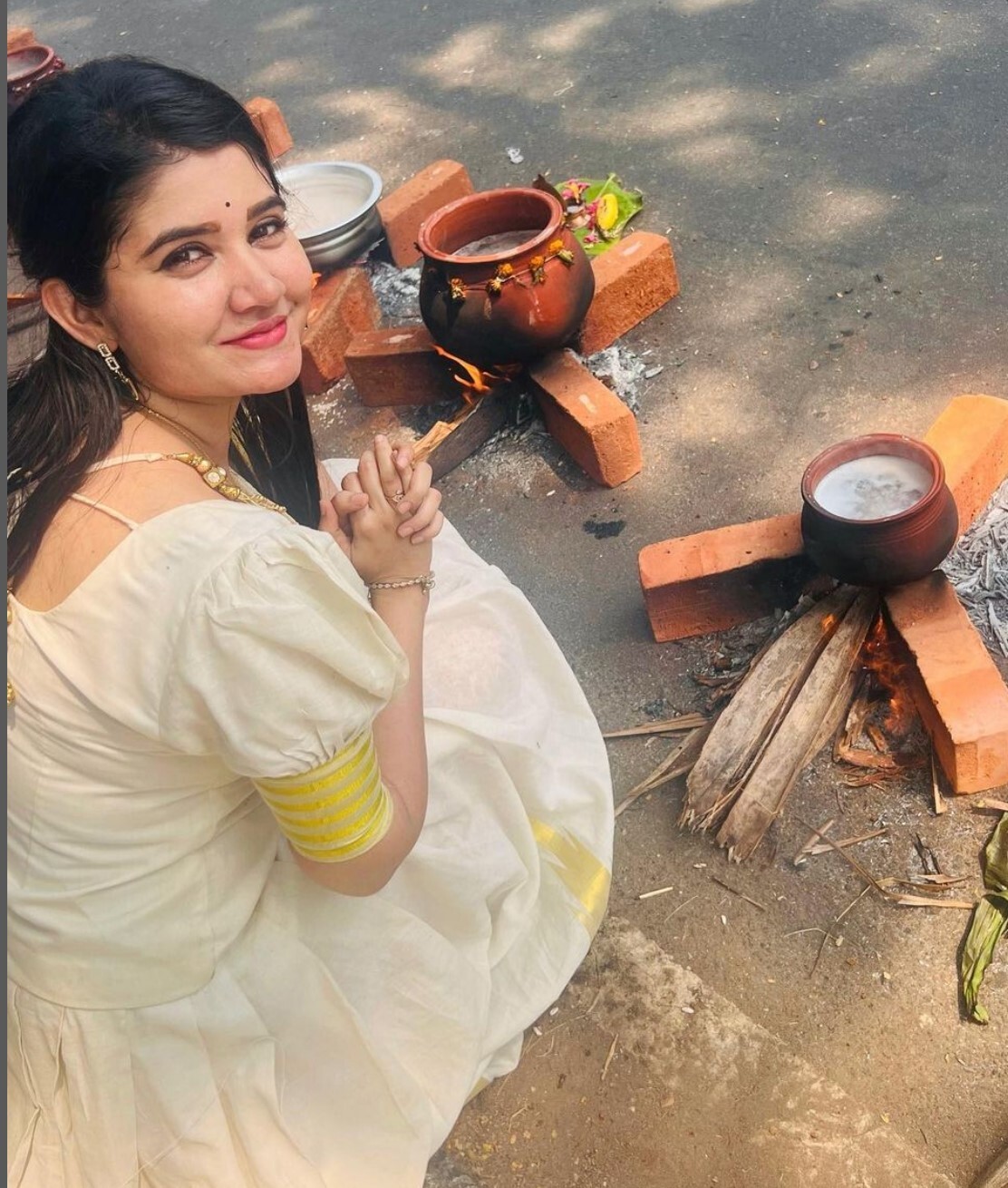 Attukal Pongala: ഇത്തവണയും ചിപ്പി തന്നെ ശ്രദ്ധാകേന്ദ്രം; പൊങ്കാലയര്‍പ്പിച്ച താരങ്ങളെ കണ്ടോ