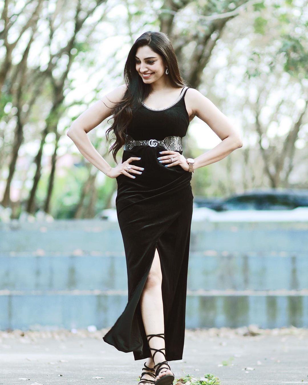 Rithu Manthra: ബോസ് ലേഡി ഇൻ ടൌൺ... സാരിയിൽ പൊളി ലുക്കുമായി ഋതു മന്ത്ര; ഇൻസ്റ്റയിൽ തരംഗമായി പുത്തൻ ഫോട്ടോഷൂട്ട്