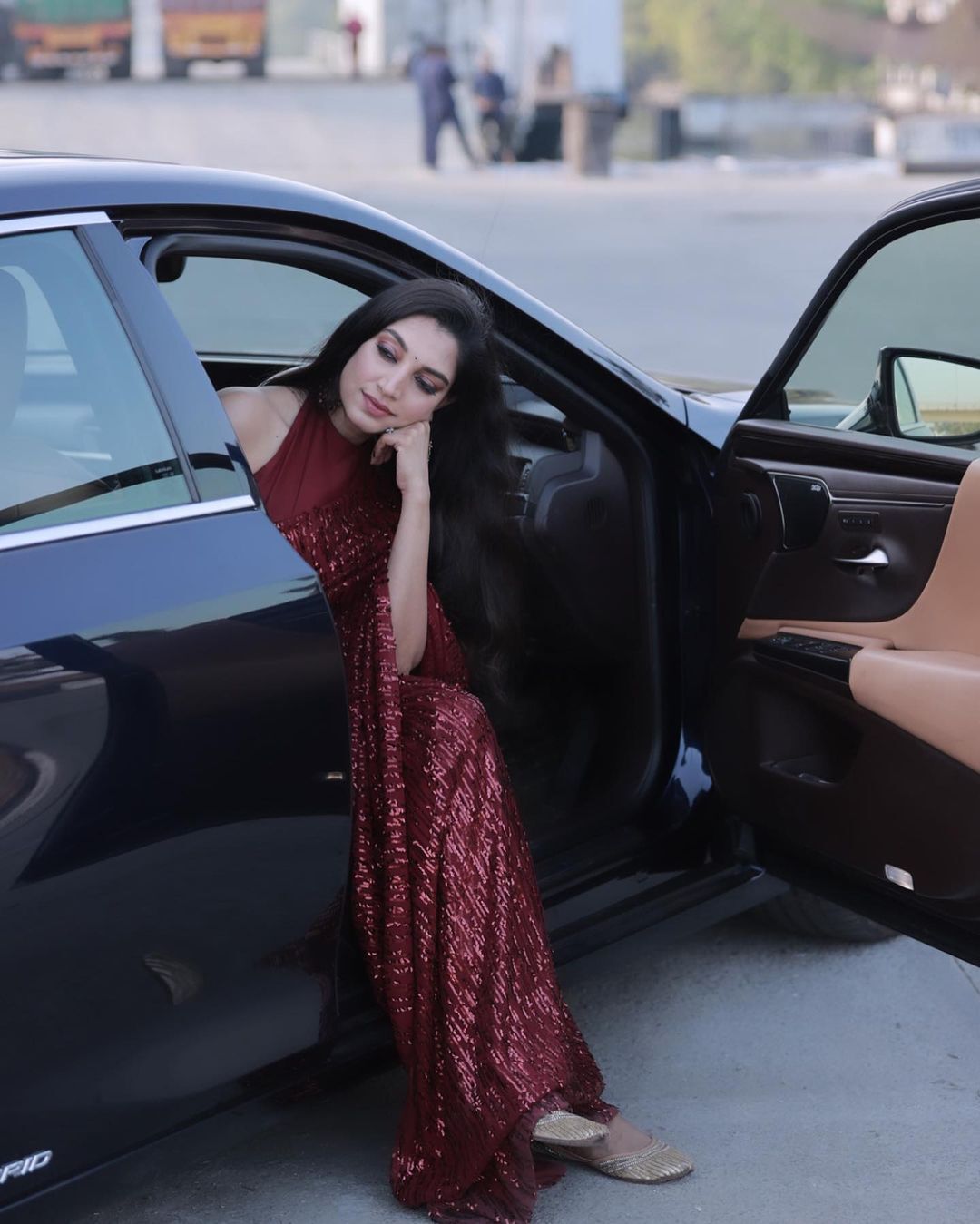 Rithu Manthra: ബോസ് ലേഡി ഇൻ ടൌൺ... സാരിയിൽ പൊളി ലുക്കുമായി ഋതു മന്ത്ര; ഇൻസ്റ്റയിൽ തരംഗമായി പുത്തൻ ഫോട്ടോഷൂട്ട്