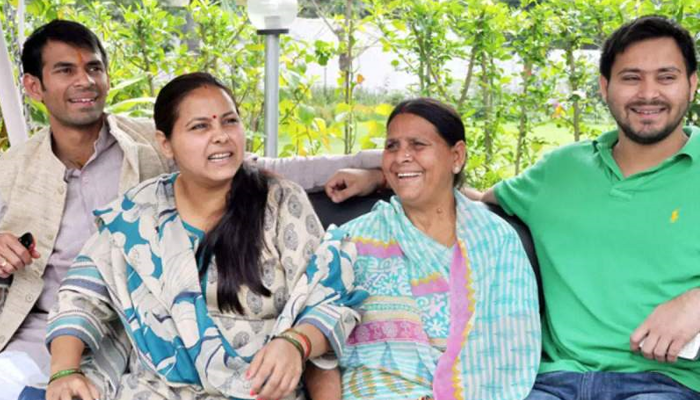 Bihar के उप मुख्यमंत्री तेजस्वी यादव की अनदेखी तस्वीर, पार्टी के काफ़ी शौकीन थे 'लालू के लाल'