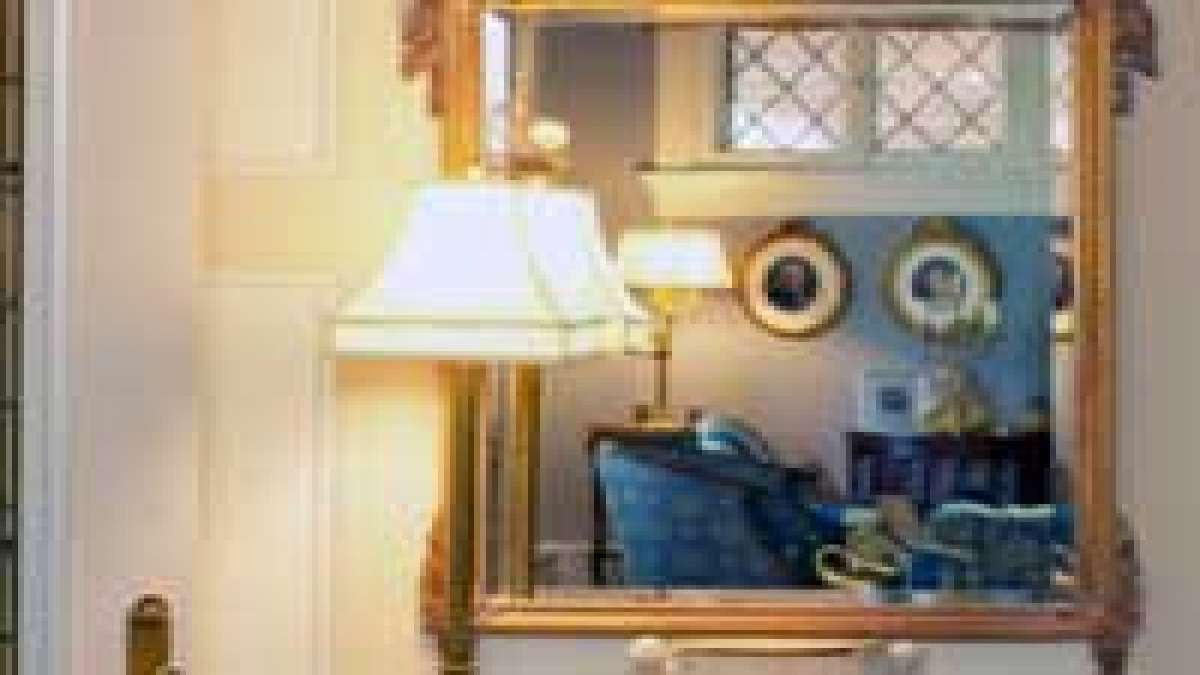 Mirror Cleaning Tips: കണ്ണാടി എങ്ങനെ വൃത്തിയാക്കാം...? അറിയേണ്ടതെല്ലാം