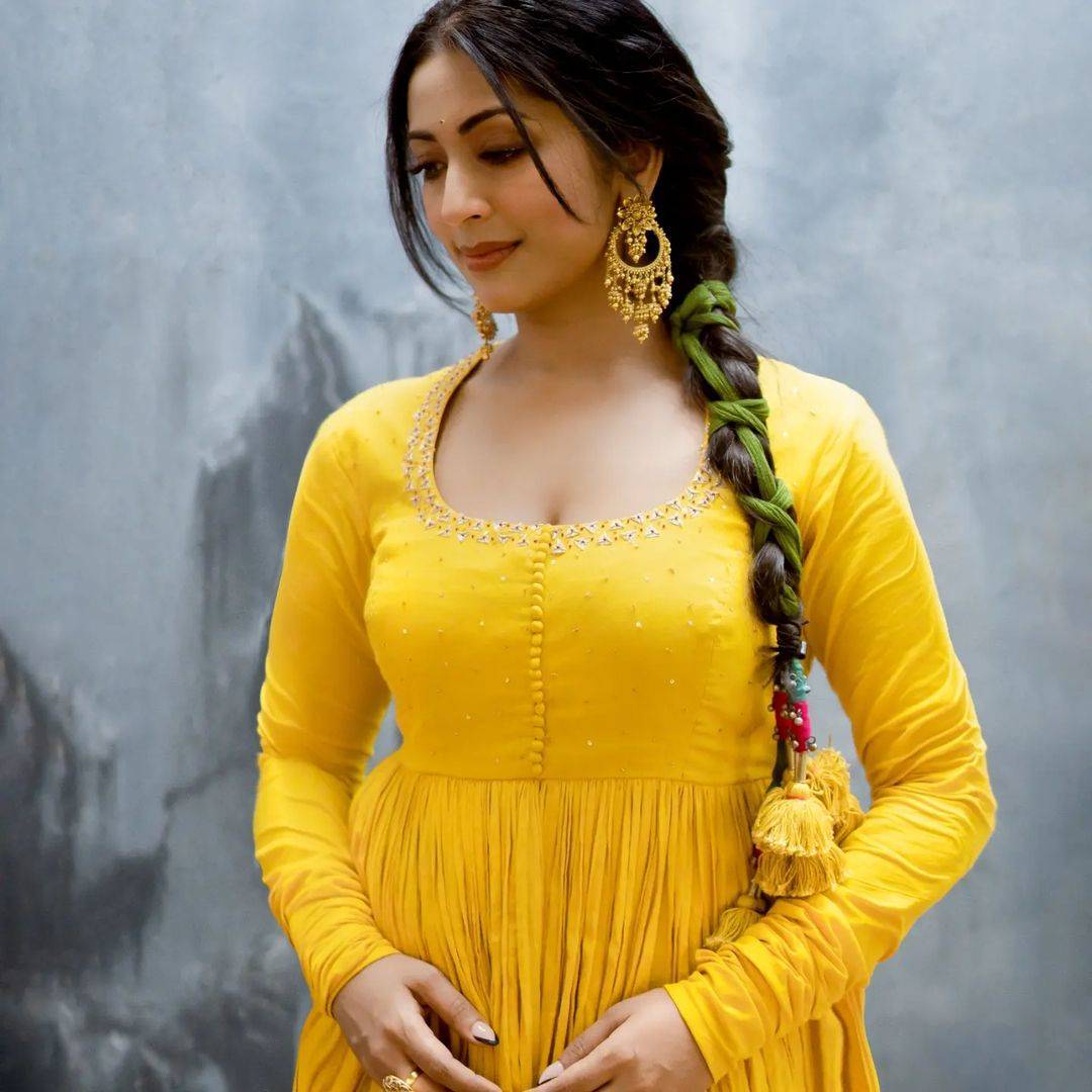 Navya Nair: സൂപ്പർ സ്റ്റൈലൻ ലുക്കുമായി നവ്യ നായർ... ചിത്രത്തിൽ നിന്നും കണ്ണെടുക്കാനാകാതെ ആരാധകർ