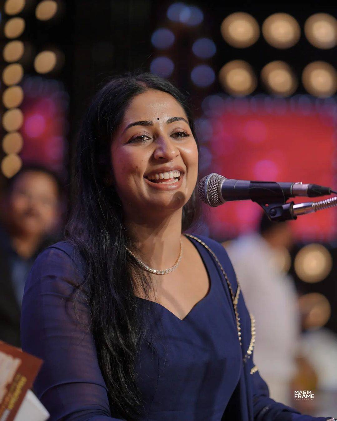 Navya Nair: സൂപ്പർ സ്റ്റൈലൻ ലുക്കുമായി നവ്യ നായർ... ചിത്രത്തിൽ നിന്നും കണ്ണെടുക്കാനാകാതെ ആരാധകർ