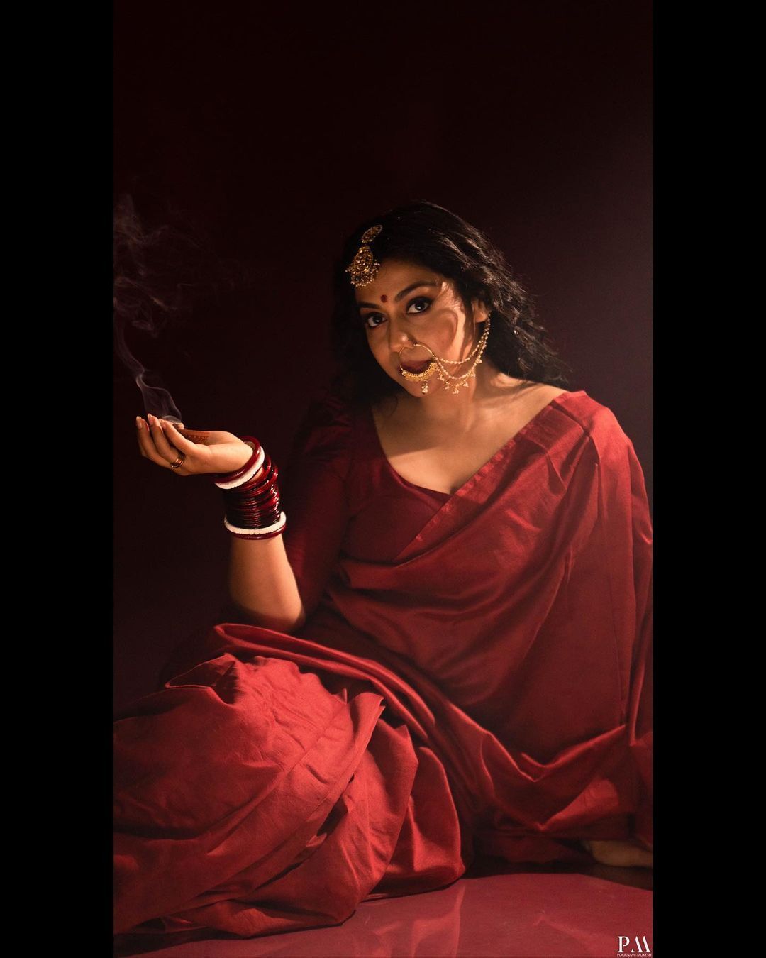 Shruti Ramachandran: രവി വർമ്മ പെയ്ന്റിങ്ങ് പോലെ.... സാരിയിൽ കിടിലൻ ഫോട്ടോസൂമായി ശ്രുതി രാമചന്ദ്രൻ; ആരാധകരുടെ മനം മയക്കി മോളിവുഡ് സുന്ദരി