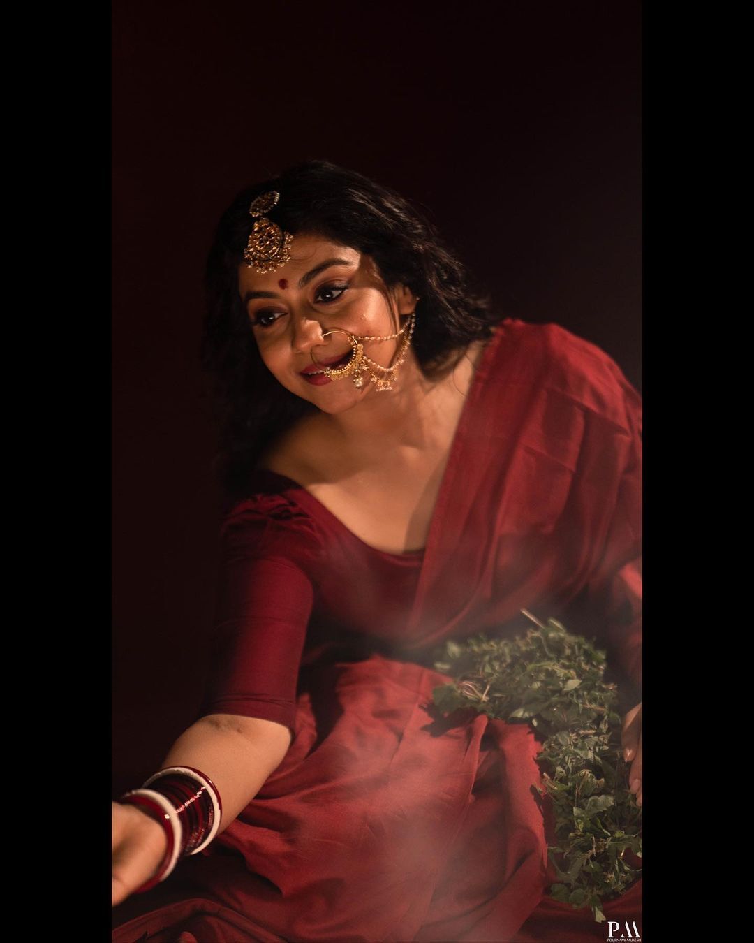 Shruti Ramachandran: രവി വർമ്മ പെയ്ന്റിങ്ങ് പോലെ.... സാരിയിൽ കിടിലൻ ഫോട്ടോസൂമായി ശ്രുതി രാമചന്ദ്രൻ; ആരാധകരുടെ മനം മയക്കി മോളിവുഡ് സുന്ദരി