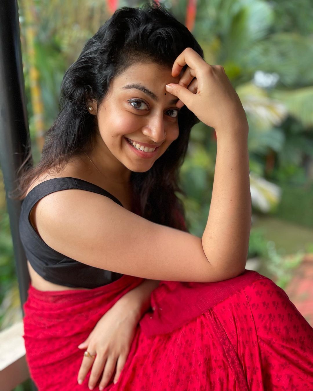 Shruti Ramachandran: രവി വർമ്മ പെയ്ന്റിങ്ങ് പോലെ.... സാരിയിൽ കിടിലൻ ഫോട്ടോസൂമായി ശ്രുതി രാമചന്ദ്രൻ; ആരാധകരുടെ മനം മയക്കി മോളിവുഡ് സുന്ദരി