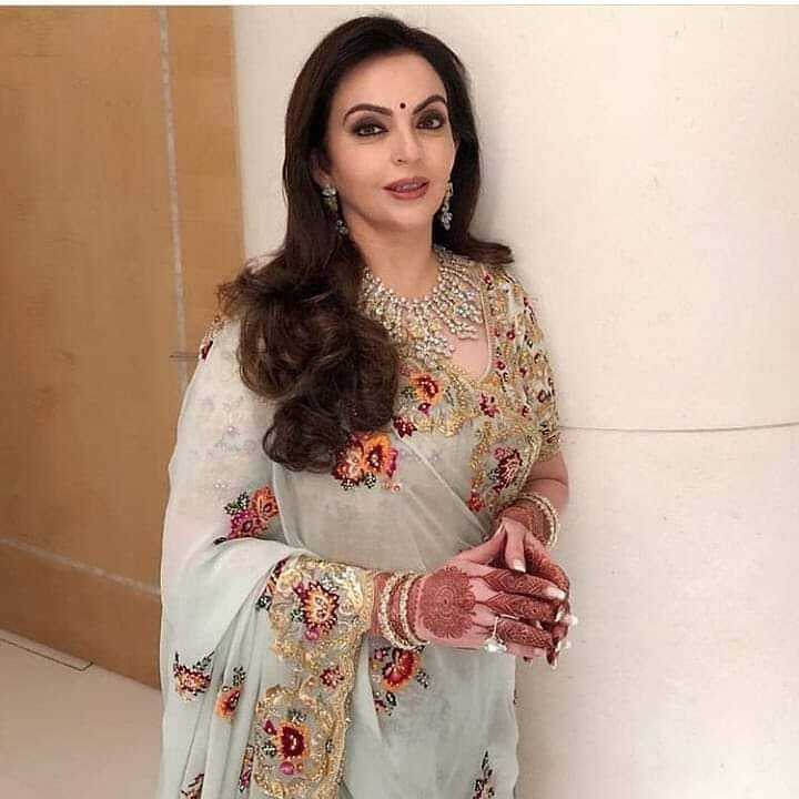 Nita Ambani's Makeup Artist: नीता अंबानी इस बड़े आर्टिस्ट से कराती हैं  मेकअप, चार्ज सुनकर उड़ जाएंगे होश 