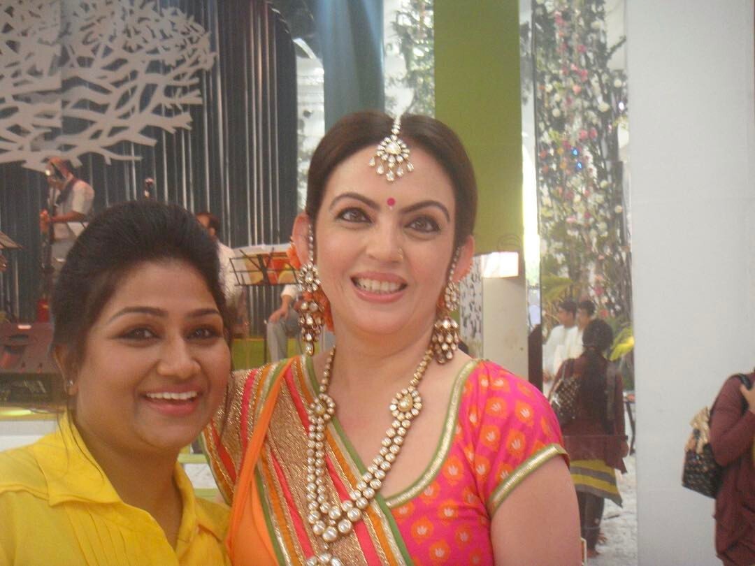 Nita Ambani's Makeup Artist: नीता अंबानी इस बड़े आर्टिस्ट से कराती हैं  मेकअप, चार्ज सुनकर उड़ जाएंगे होश 