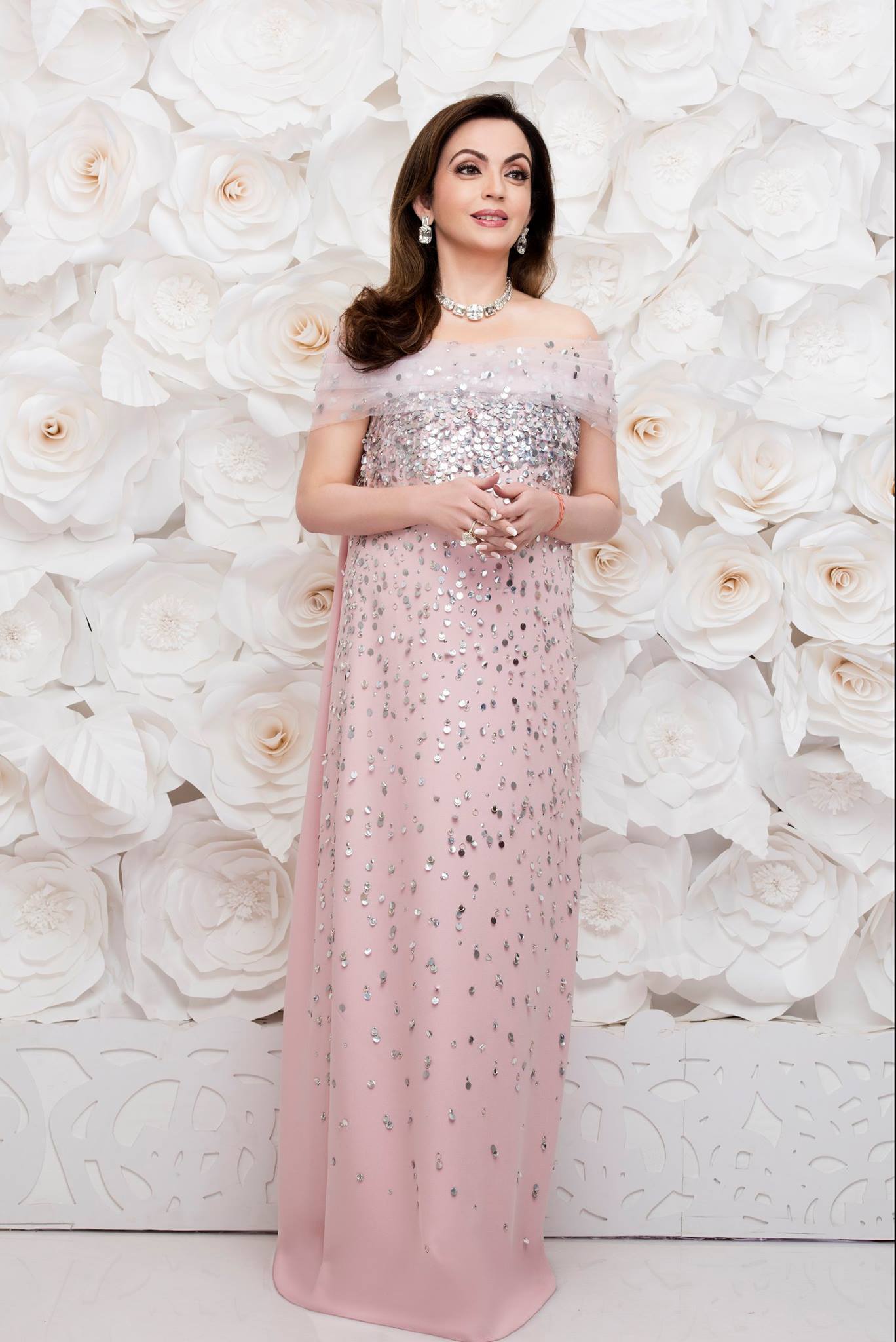 Nita Ambani's Makeup Artist: नीता अंबानी इस बड़े आर्टिस्ट से कराती हैं  मेकअप, चार्ज सुनकर उड़ जाएंगे होश 
