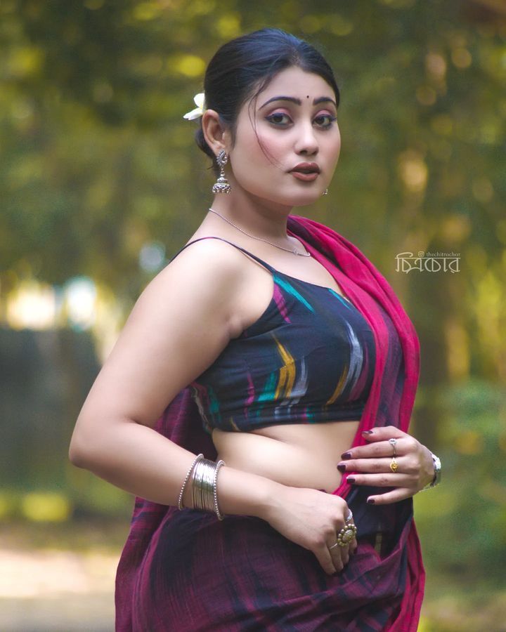 PHOTOS : மாடல் சௌமி சாஹாவின் லேட்டஸ்ட் அசத்தல் புகைப்படங்கள்..