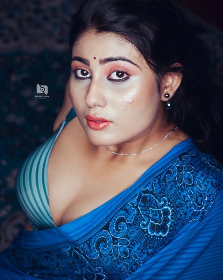 PHOTOS : மாடல் சௌமி சாஹாவின் லேட்டஸ்ட் அசத்தல் புகைப்படங்கள்..