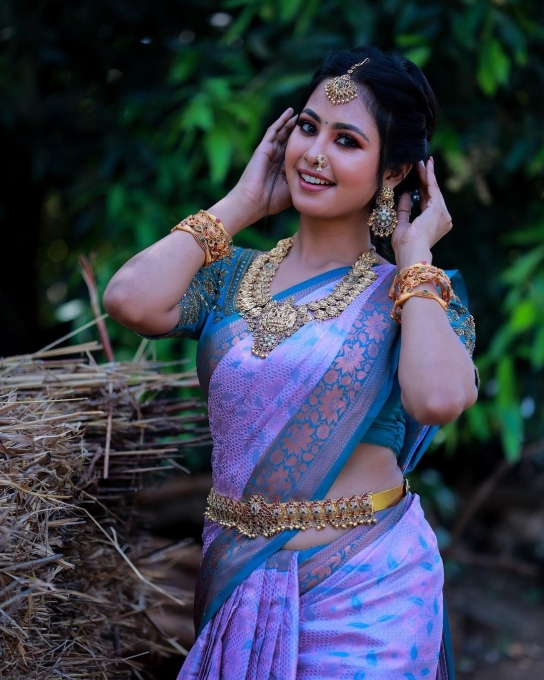 photos : ட்ரான்ஸ்பரண்ட் சேலையில் தெறிக்கவிடும் அழகு.. விஜய் டிவி சீரியல் நடிகையின் ஸ்டன்னிங் போட்டோஸ்!