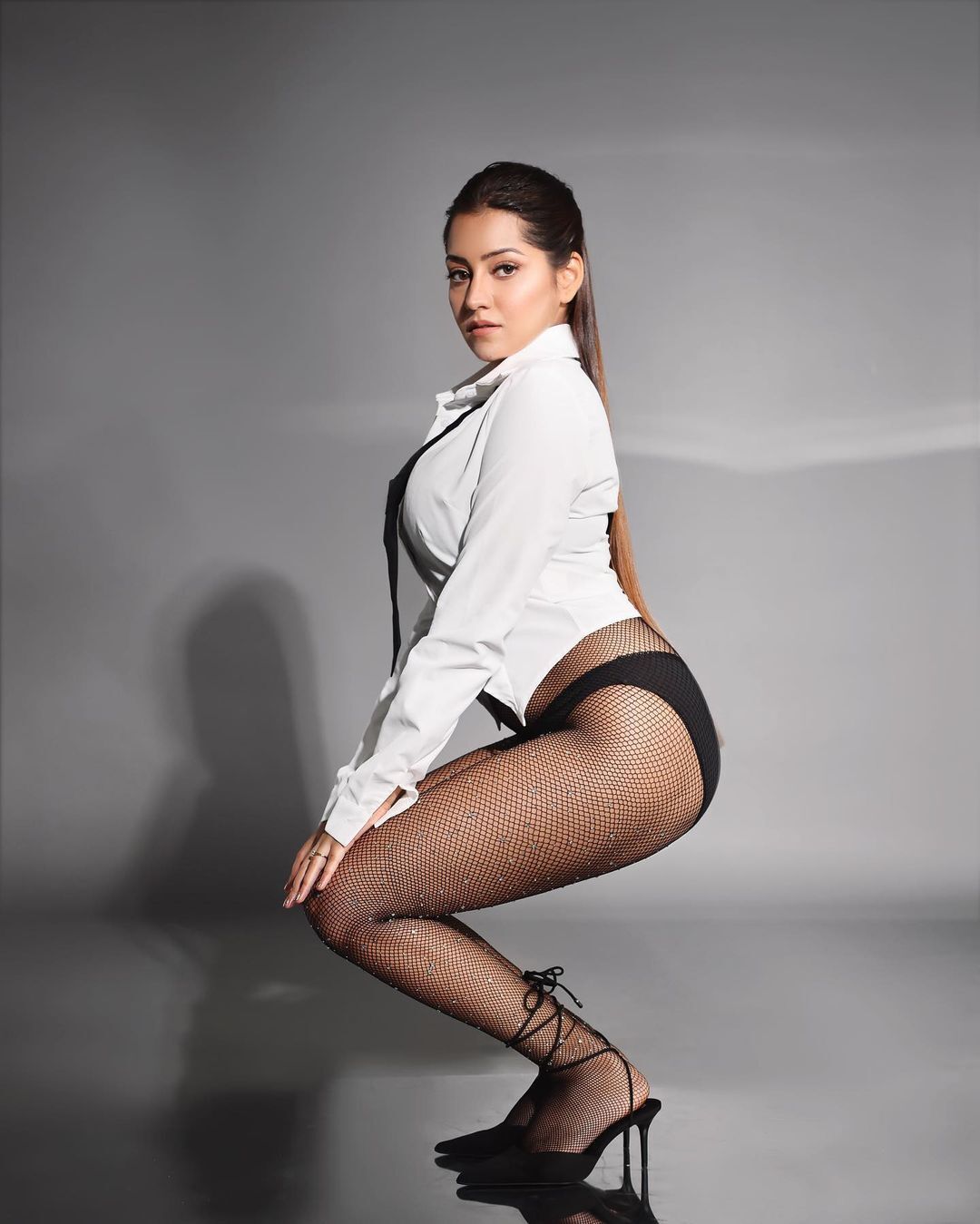 photos : புலித்தோல் உடையில் ஏங்கவைக்கும் சிம்ரன் கவுர்.. அசத்தல் ஸ்டில்ஸ் இதோ!