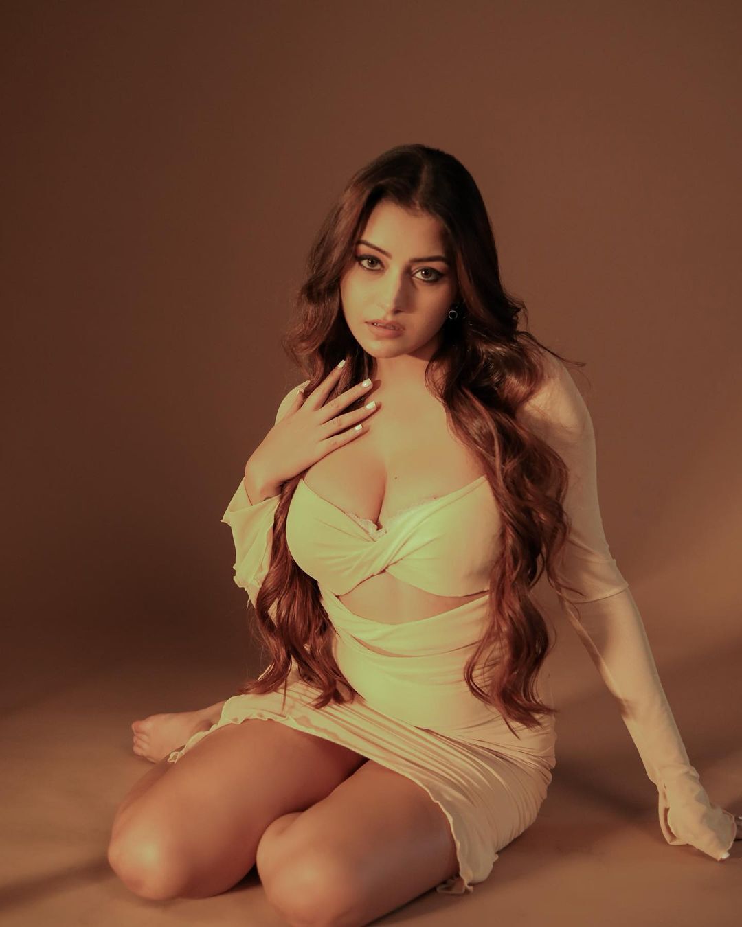 photos : புலித்தோல் உடையில் ஏங்கவைக்கும் சிம்ரன் கவுர்.. அசத்தல் ஸ்டில்ஸ் இதோ!