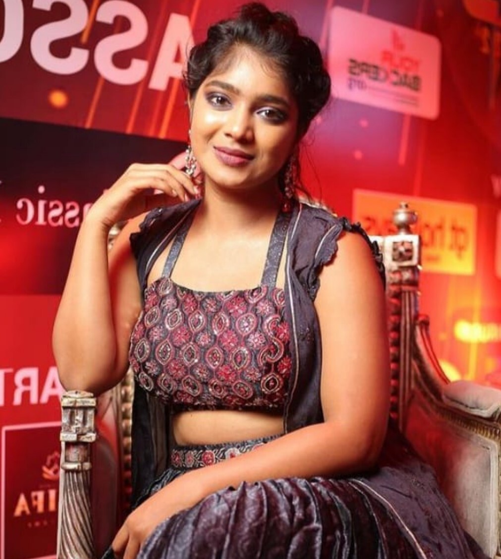 PHOTOS : டாப் நடிகைகளை ஓவர் டேக் செய்யும் விஜி பார்வதி..  வேற லெவல் போட்டோஷூட் போங்க.. 