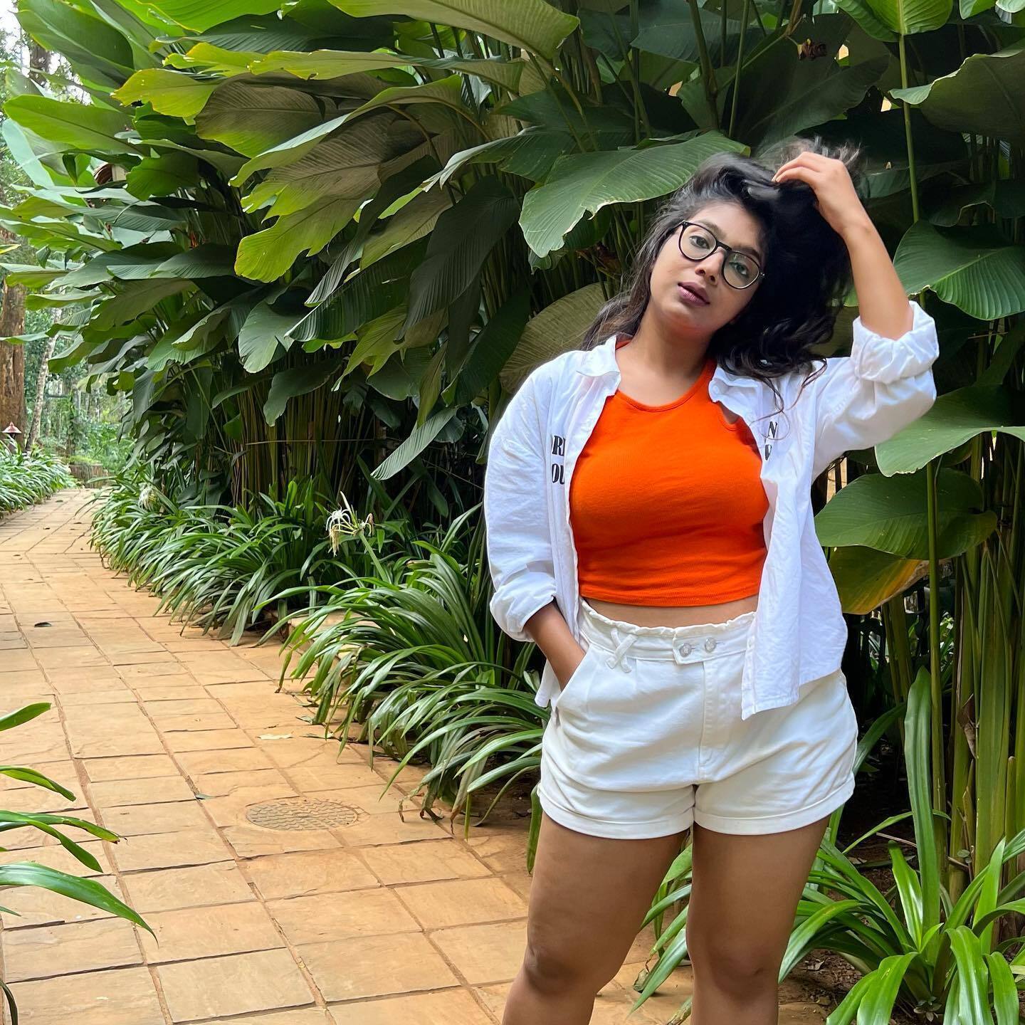 PHOTOS : டாப் நடிகைகளை ஓவர் டேக் செய்யும் விஜி பார்வதி..  வேற லெவல் போட்டோஷூட் போங்க.. 