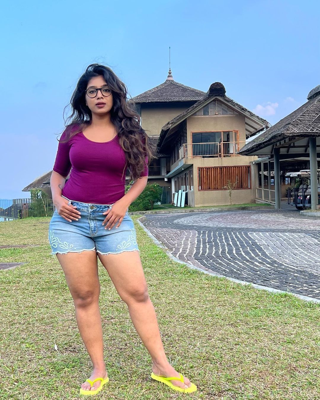 PHOTOS : டாப் நடிகைகளை ஓவர் டேக் செய்யும் விஜி பார்வதி..  வேற லெவல் போட்டோஷூட் போங்க.. 