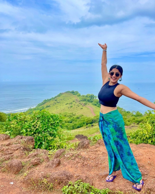 photos : புடவையில் சொக்கவைக்கும் அழகு.. நடிகை காயத்ரி அசோக்கின் அசத்தல் க்ளிக்ஸ்!