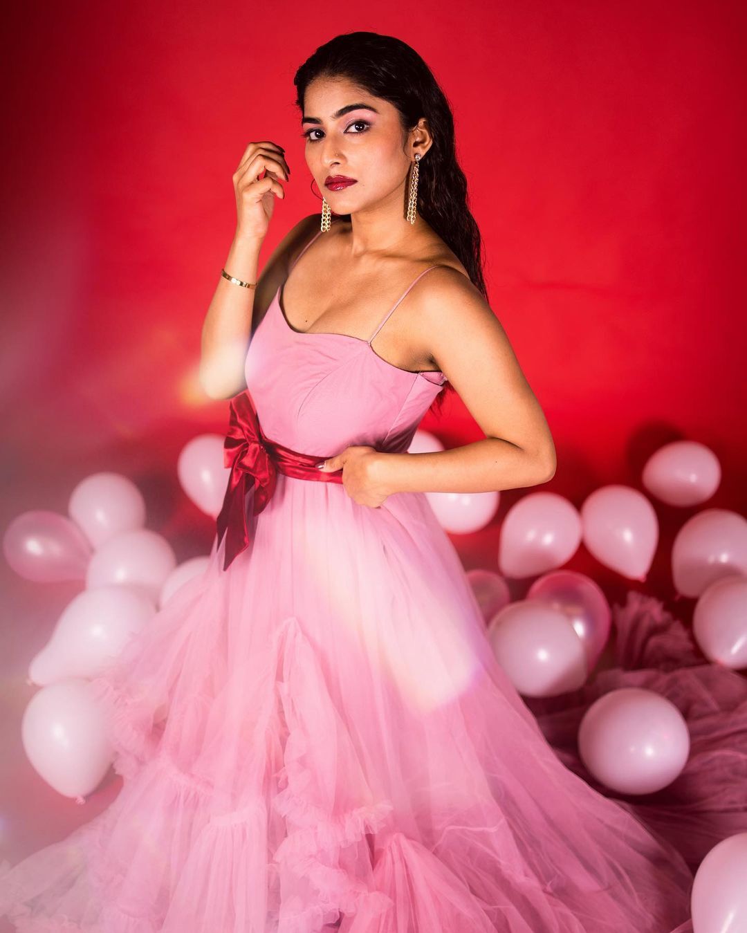 photos : புடவையில் சொக்கவைக்கும் அழகு.. நடிகை காயத்ரி அசோக்கின் அசத்தல் க்ளிக்ஸ்!