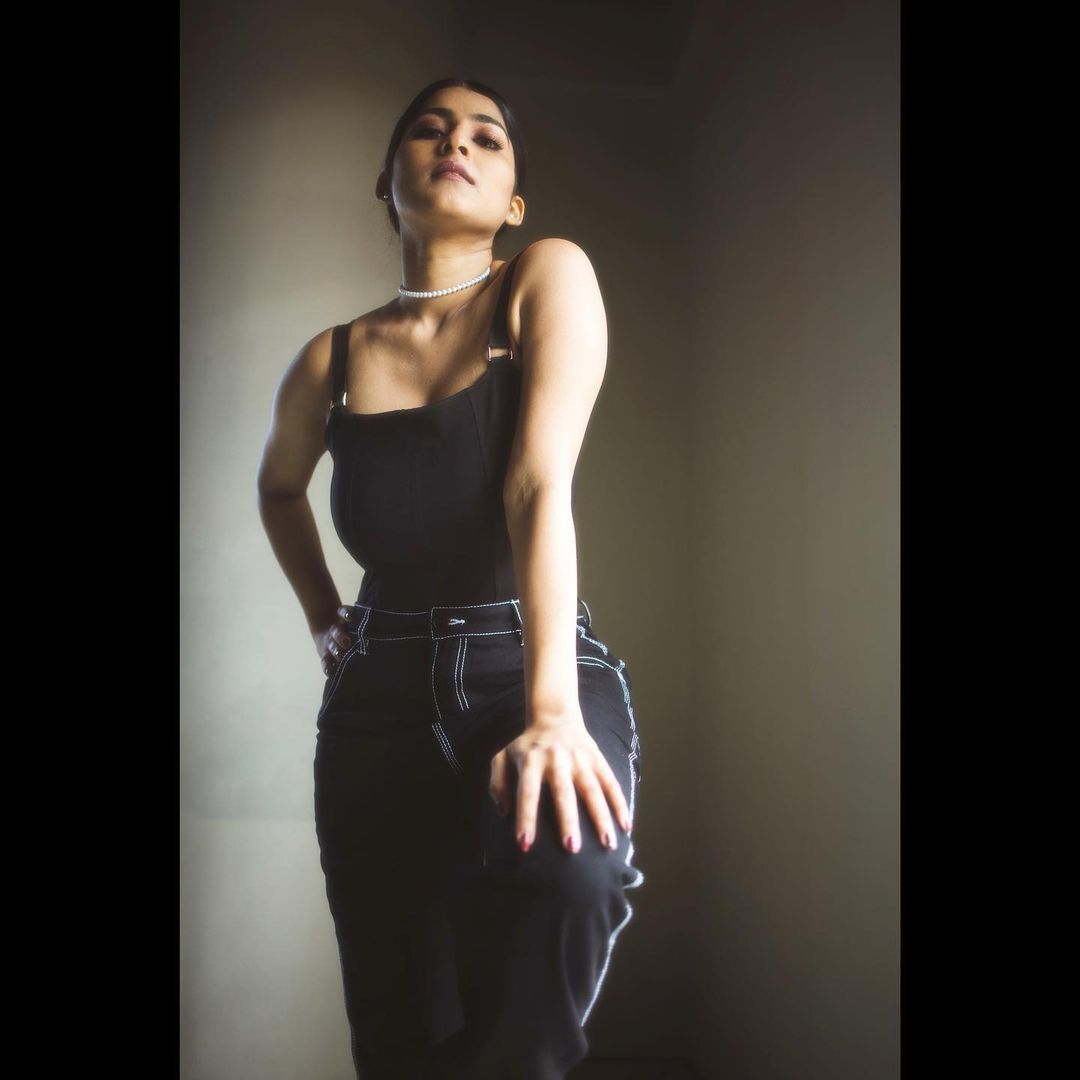 photos : புடவையில் சொக்கவைக்கும் அழகு.. நடிகை காயத்ரி அசோக்கின் அசத்தல் க்ளிக்ஸ்!