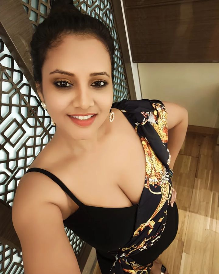 PHOTOS : பிகினியில் சுண்டியிழுக்கும் அழகு.. வெப் சீரிஸ் நடிகை பிரியா கேம்ரேவின் அசத்தல் போட்டோஸ்..