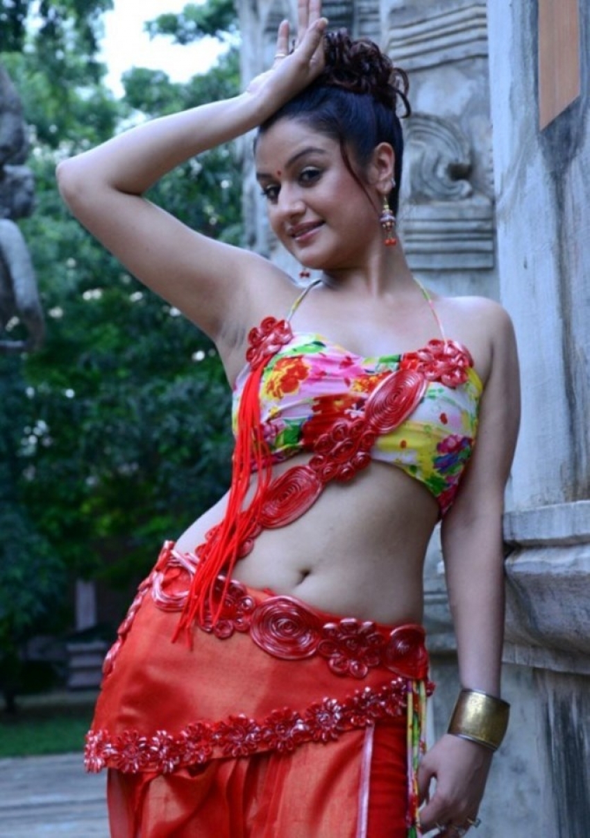 PHOTOS : சைடு போஸில் சொக்கவைக்கும் சோனியா அகர்வால்.. ஆளை மயக்கும் அசத்தல் போட்டோஸ்.. 