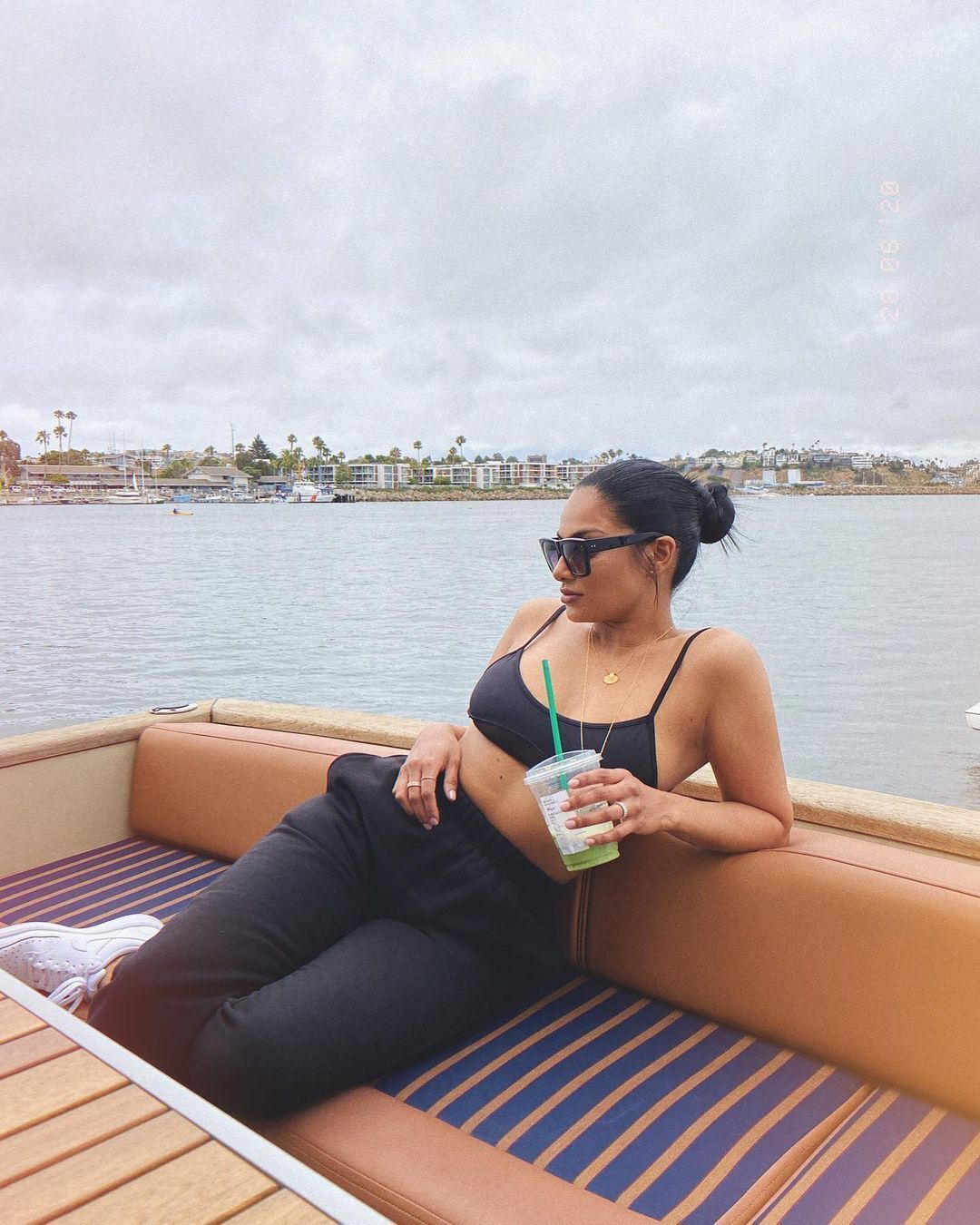 PHOTOS : பிகினியில் வளைந்து நெளிந்து போஸ் கொடுத்த சந்திரிக்கா ரவி.. சுண்டியிழுக்கும் லேட்டஸ்ட் பிக்ஸ்.. 