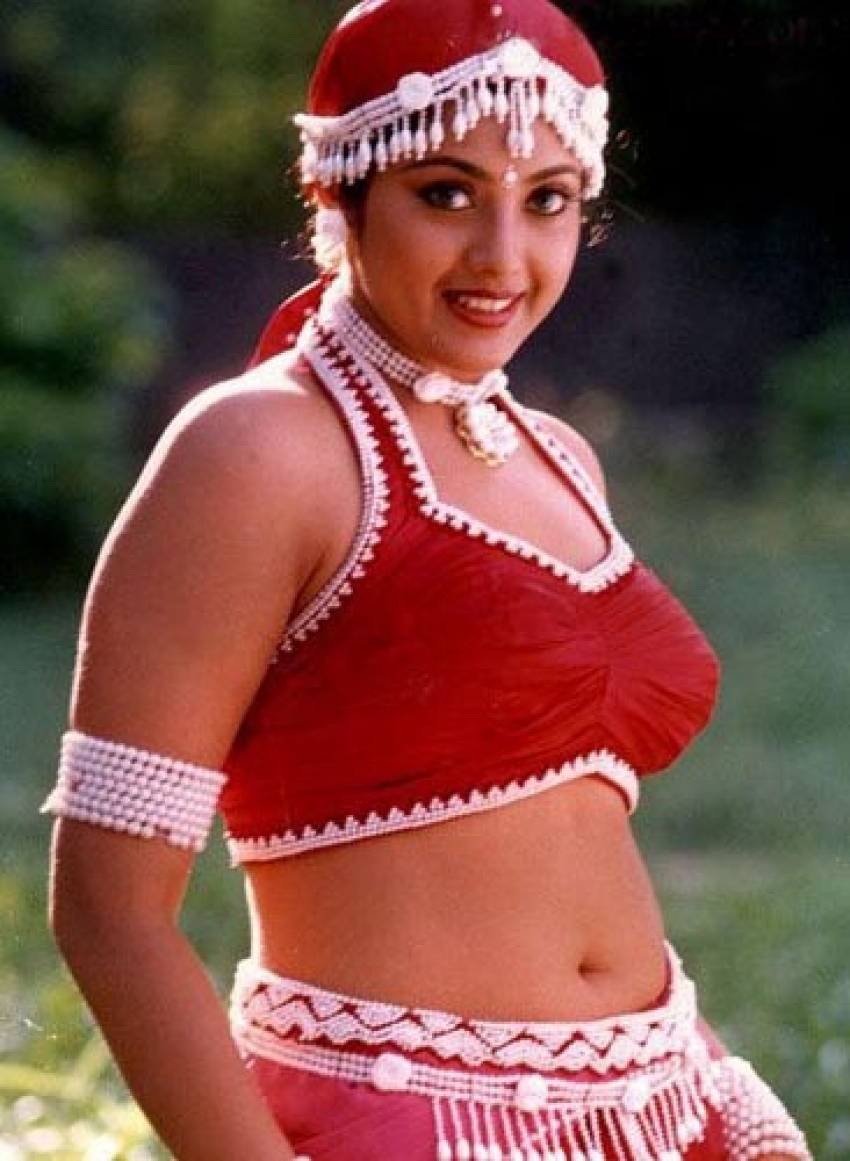PHOTOS : ஆப்பிள் பெண்ணே.. ஏங்கவைக்கும் அழகில் நடிகை மீனாவின் ஸ்டன்னிங் போட்டோஸ்.. 