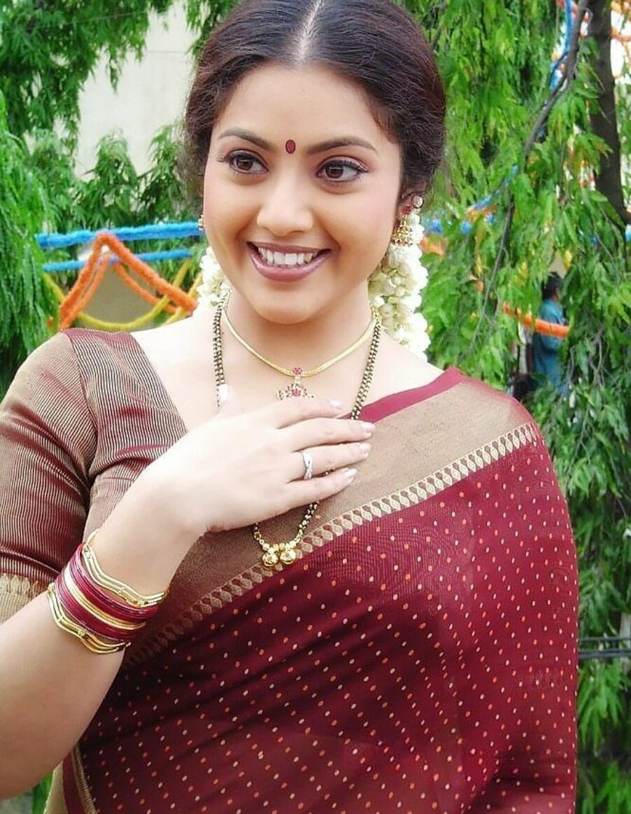 PHOTOS : ஆப்பிள் பெண்ணே.. ஏங்கவைக்கும் அழகில் நடிகை மீனாவின் ஸ்டன்னிங் போட்டோஸ்.. 
