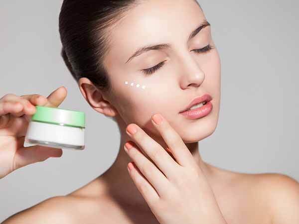 Skin Care: പ്രായത്തെ പിടിച്ചുകെട്ടാം.....എന്നും മധുരപ്പതിനാറിൽ നിൽക്കാം