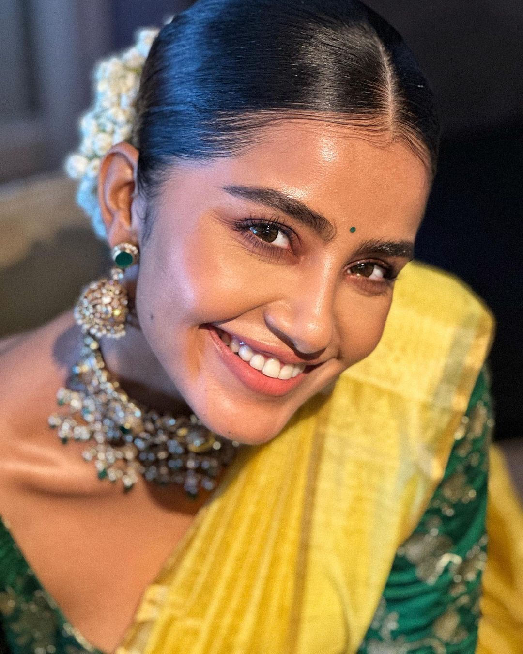 Anupama Parameswaran: അനുപമ പൊളിയല്ലേ... സാരിയിൽ സൂപ്പറായി സൌത്ത് സുന്ദരി; സമ്മർ പുത്തൻ ലുക്കിൽ കൂളാക്കി താരം