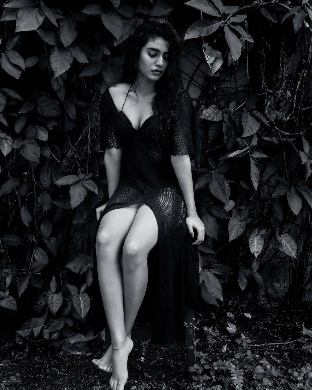 Priya Prakash Varrier: ഗ്ലാമറസ് മേക്കോവറിൽ പ്രിയ പ്രകാശ്... ബ്ലാക്ക് ആന്റ് വൈറ്റിൽ ആരാധകരെ ഞെട്ടിച്ച് നടി, ചിത്രങ്ങൾ കാണാം