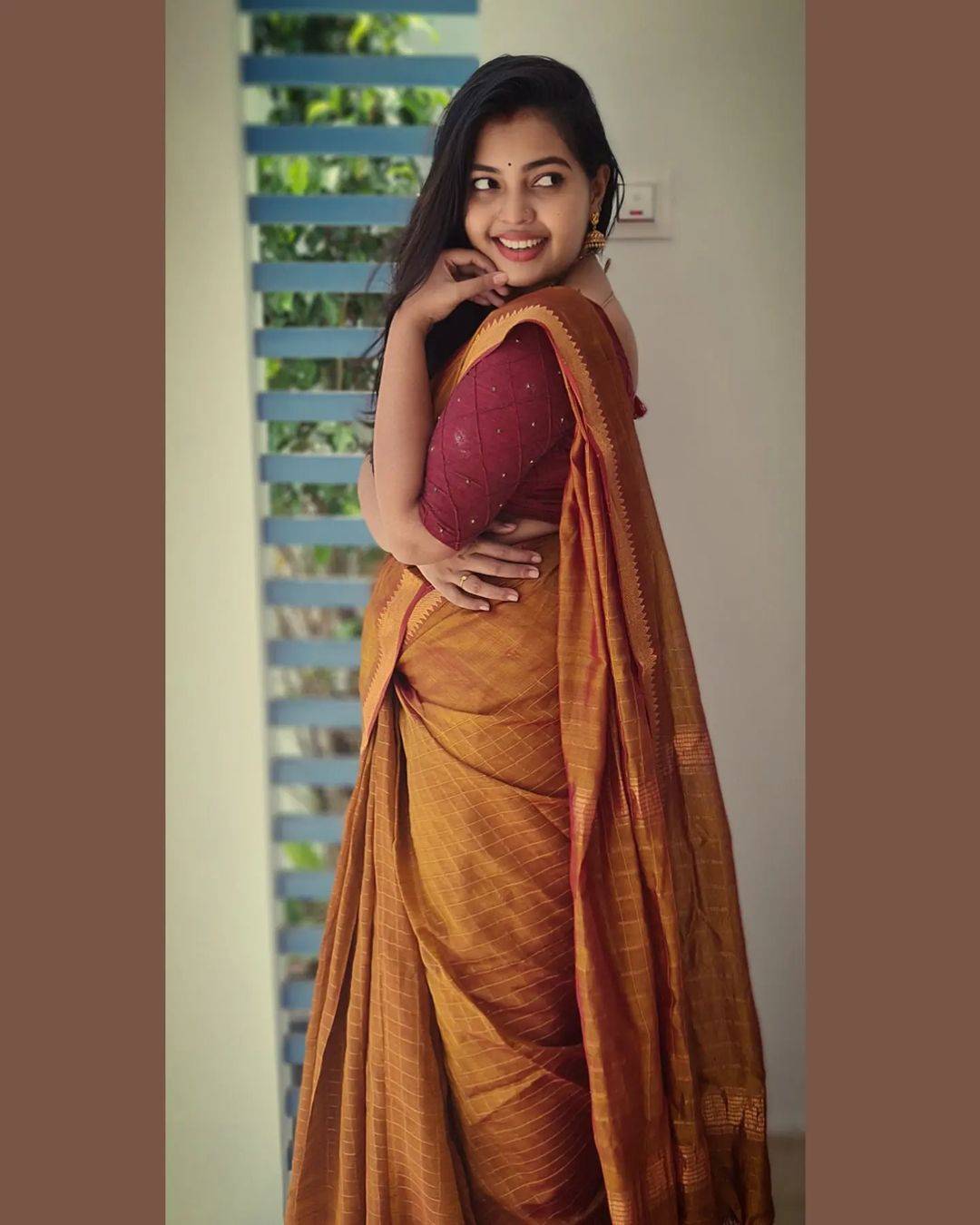 Mridula Vijay: കണ്ണെടുക്കാൻ കഴിയുന്നില്ല... ലഹങ്കയിൽ കലക്കൻ ലുക്കിൽ മൃദുല വിജയ്, ആരാധകരുടെ മനം മയക്കി താരം
