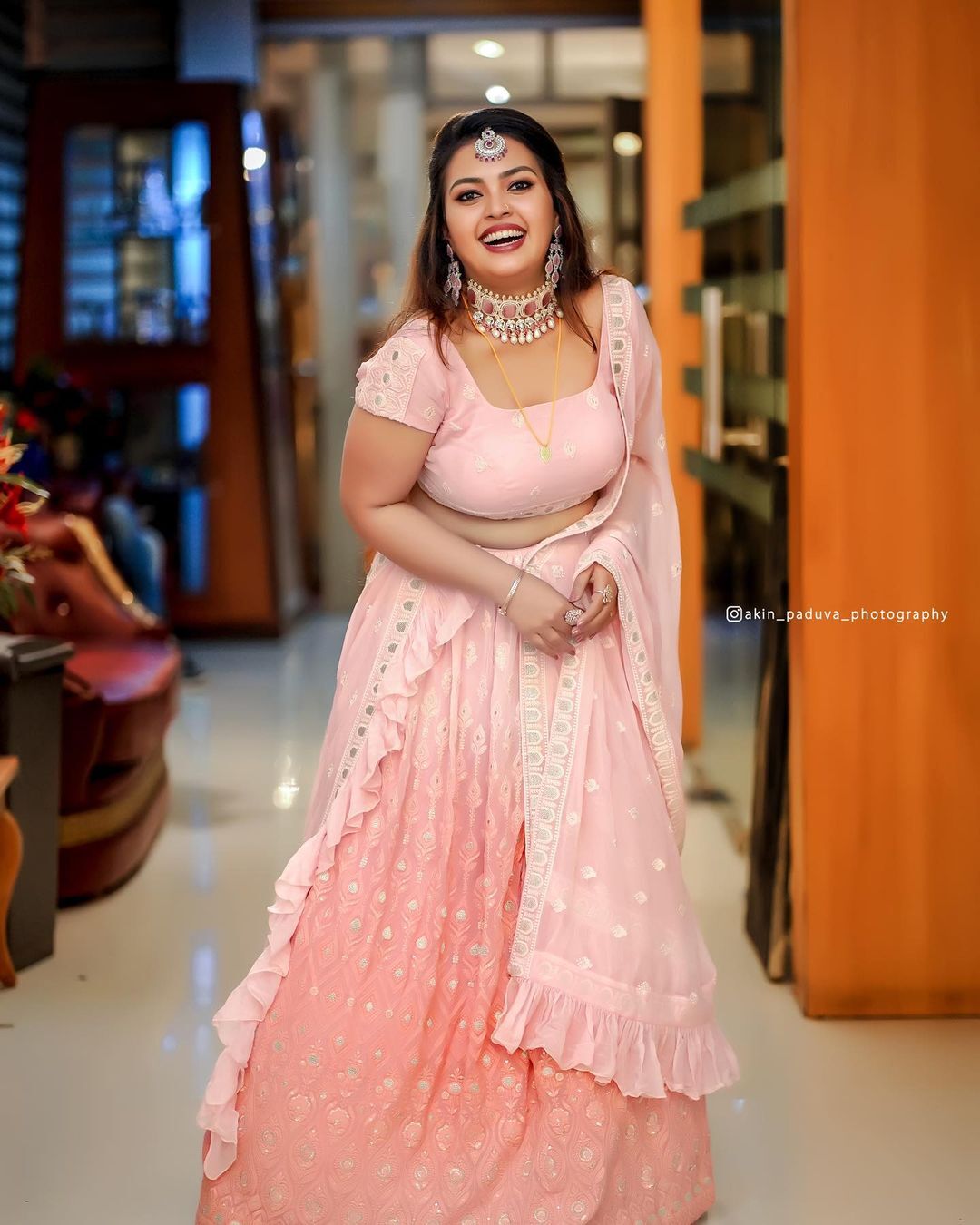Mridula Vijay: കണ്ണെടുക്കാൻ കഴിയുന്നില്ല... ലഹങ്കയിൽ കലക്കൻ ലുക്കിൽ മൃദുല വിജയ്, ആരാധകരുടെ മനം മയക്കി താരം