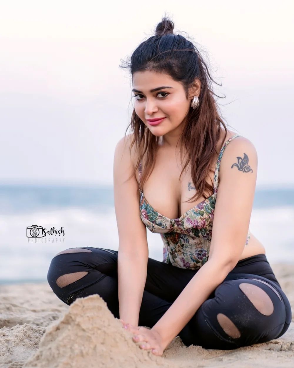 దర్శన్ గుప్తా హాట్ షో.. హీటెక్కిపోతున్న కుర్రాళ్లు..!