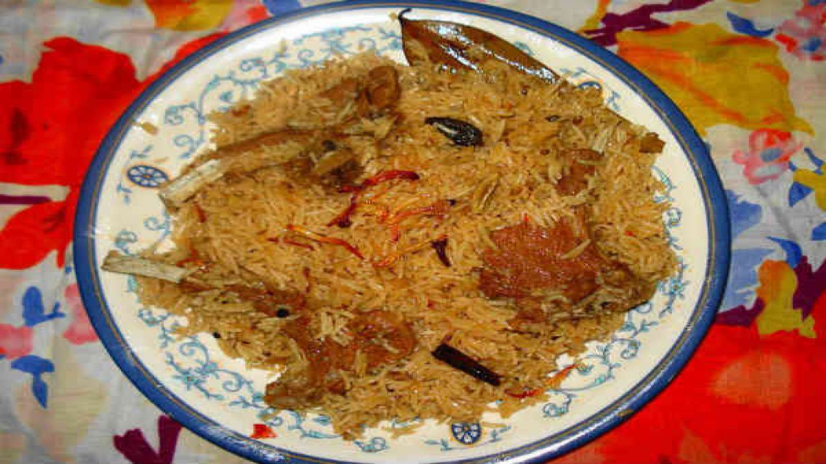 ഫുള്‍ വെറൈറ്റി ടേസ്റ്റാണ്: രസഗുള മുതല്‍ കൊല്‍ക്കത്ത ബിരിയാണി വരെ, ബംഗാളി ടേസ്റ്റ് മസ്റ്റ് ട്രൈയാണ്