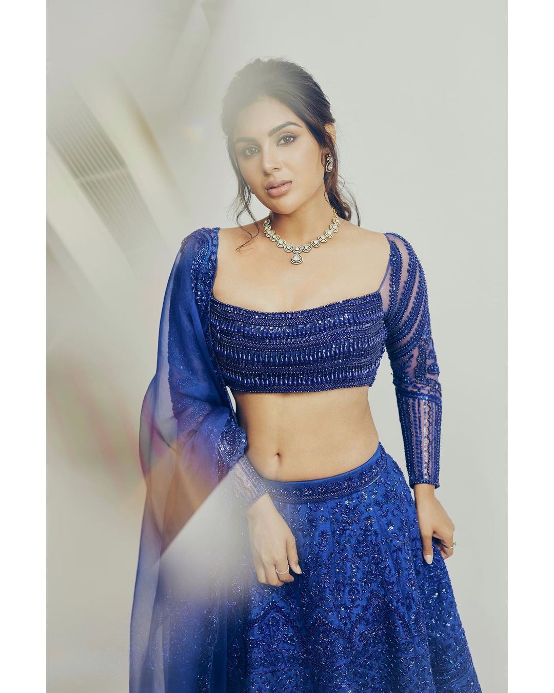 మత్తెక్కించే అందాలతో మనసు దోచేస్తున్న సంయుక్త మీనన్