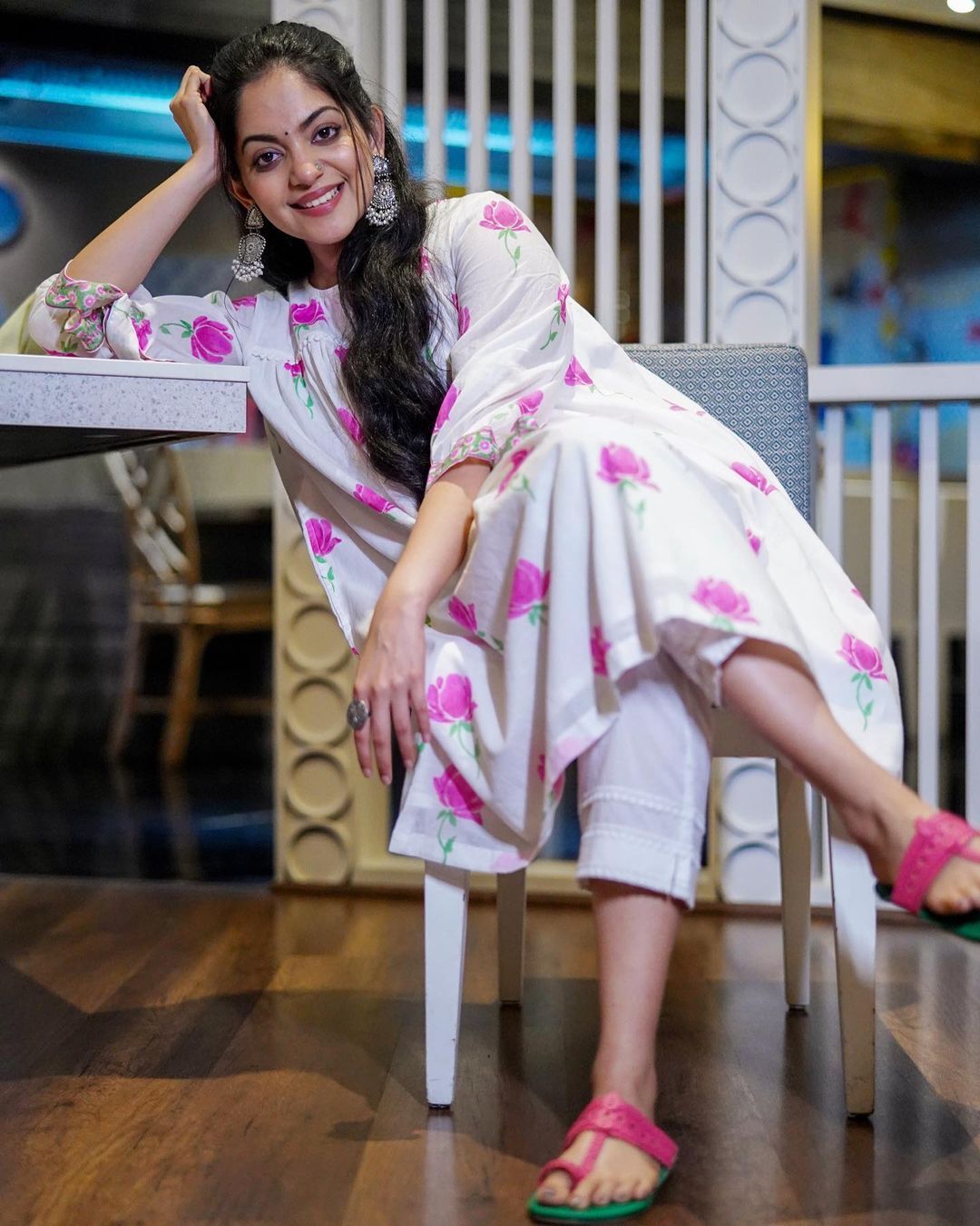 Ahaana Krishna: ഇത് 'അടി'യല്ല, അടിപൊളി.... സൂപ്പർ ലുക്കിൽ അഹാന കൃഷ്ണ; പുത്തൻ സിനിമയുടെ പ്രമോഷണൽ ചടങ്ങിൽ തിളങ്ങി താരപുത്രി
