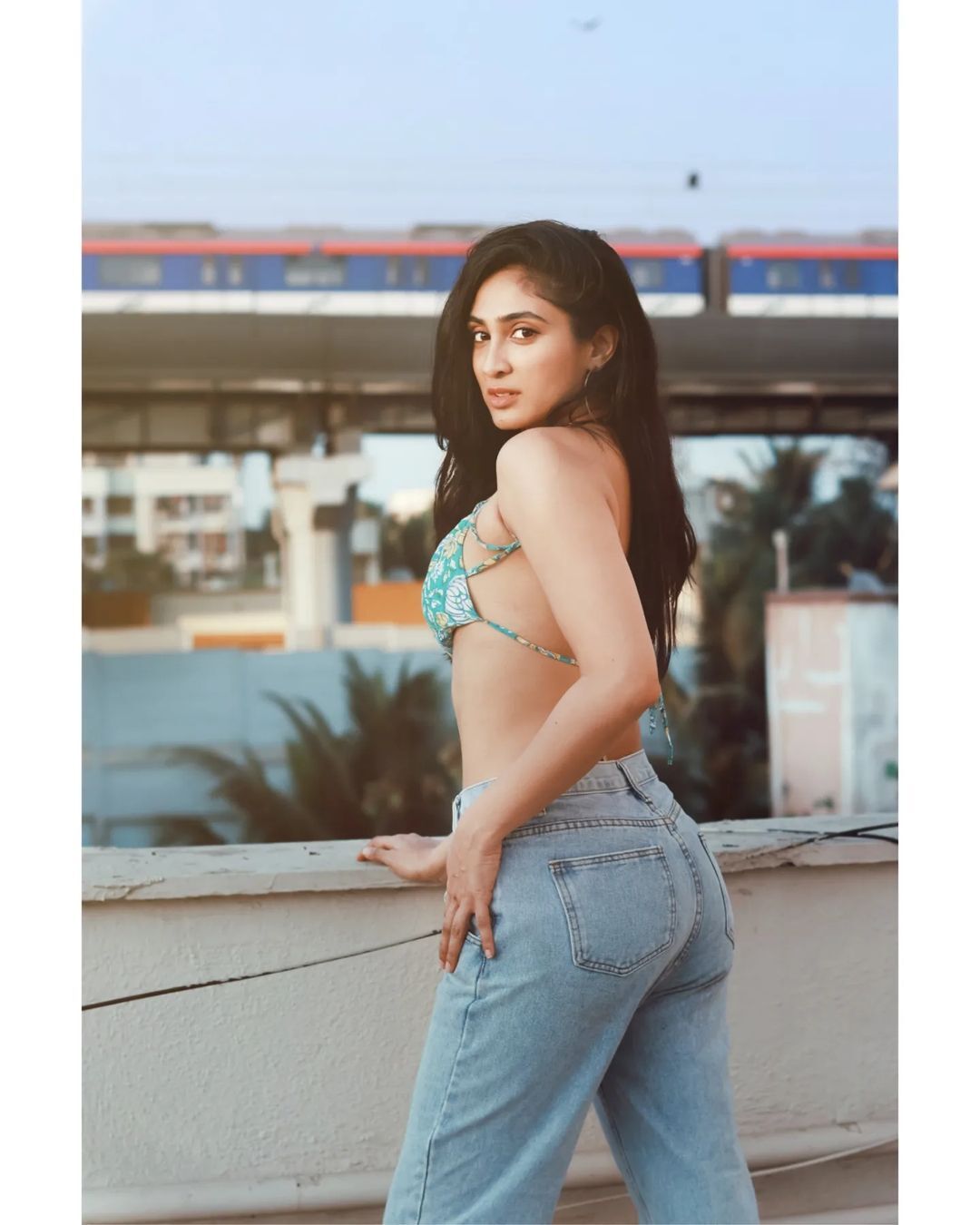 Deepti Sati: ഈദ് ഗ്ലാമറസാക്കി ദീപ്തി സതി... സോഷ്യൽ മീഡിയയിൽ തരംഗമായി മോളിവുഡ് സുന്ദരിയുടെ കലക്കൻ ചിത്രങ്ങൾ