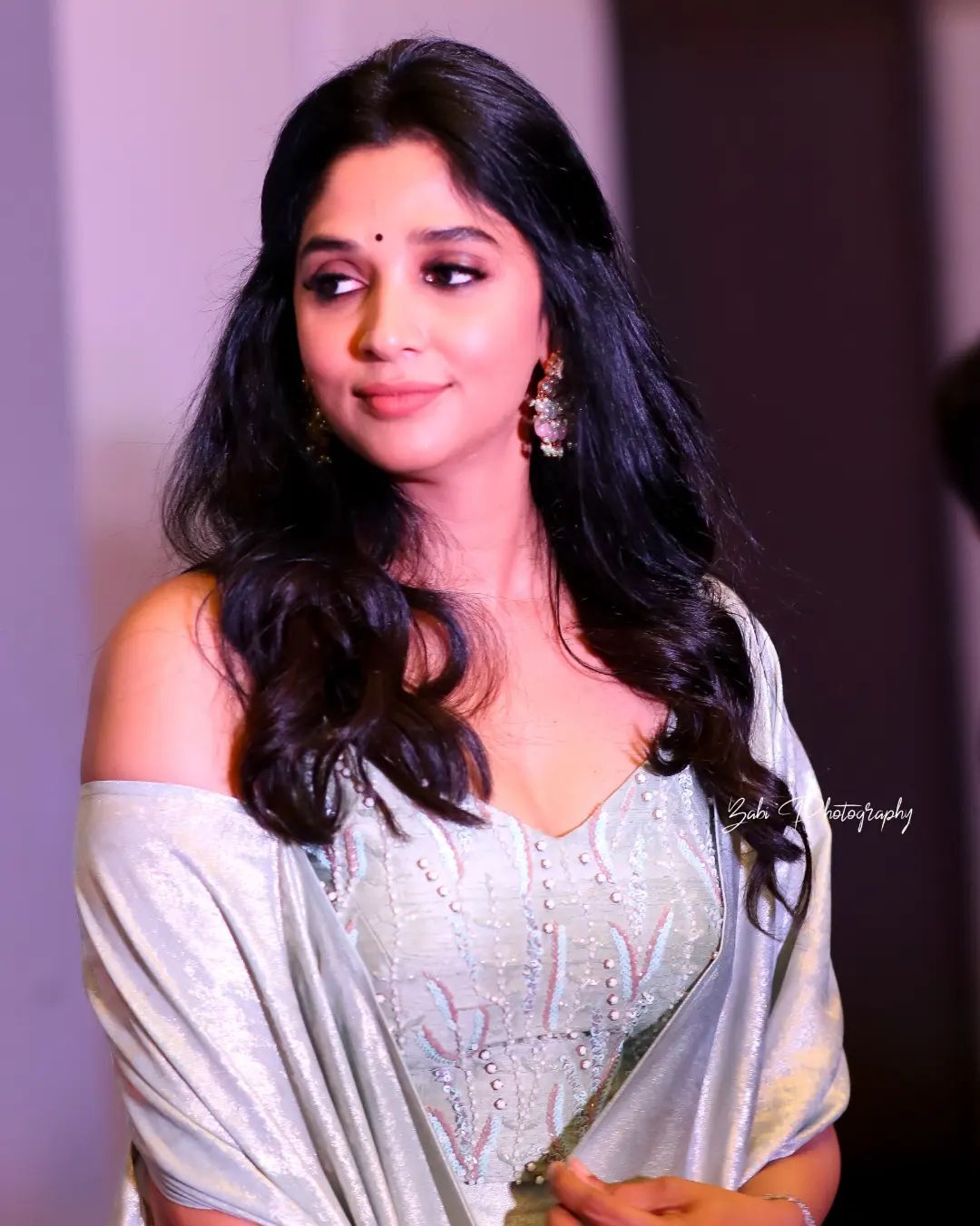 Nyla Usha: പൊളി ലുക്കിൽ നൈല ഉഷ... 'ആന്റണി' ലോഞ്ച് ഇവന്റിൽ തിളങ്ങി മോളിവുഡ് സുന്ദരി, ചിത്രങ്ങൾ കാണാം