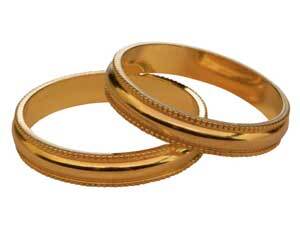 Astro Tips: പുരുഷന്‍മാര്‍ ഏത് കൈയിലാണ് സ്വര്‍ണമോതിരം ധരിക്കേണ്ടത്..? സ്വര്‍ണത്തിന് പിന്നിലെ ജ്യോതിഷം ഇത്