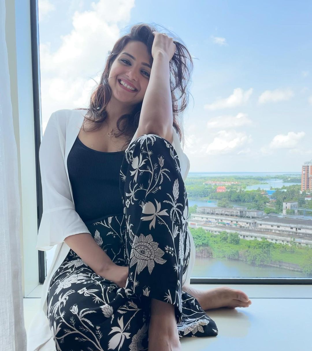 Divya Pillai: പർപ്പിൾ ബ്യൂട്ടിയായി ദിവ്യ പിള്ള... മോളിവുഡ് സുന്ദരിയുടെ കലക്കൻ ചിത്രങ്ങൾ ഏറ്റെടുത്ത് ആരാധകർ