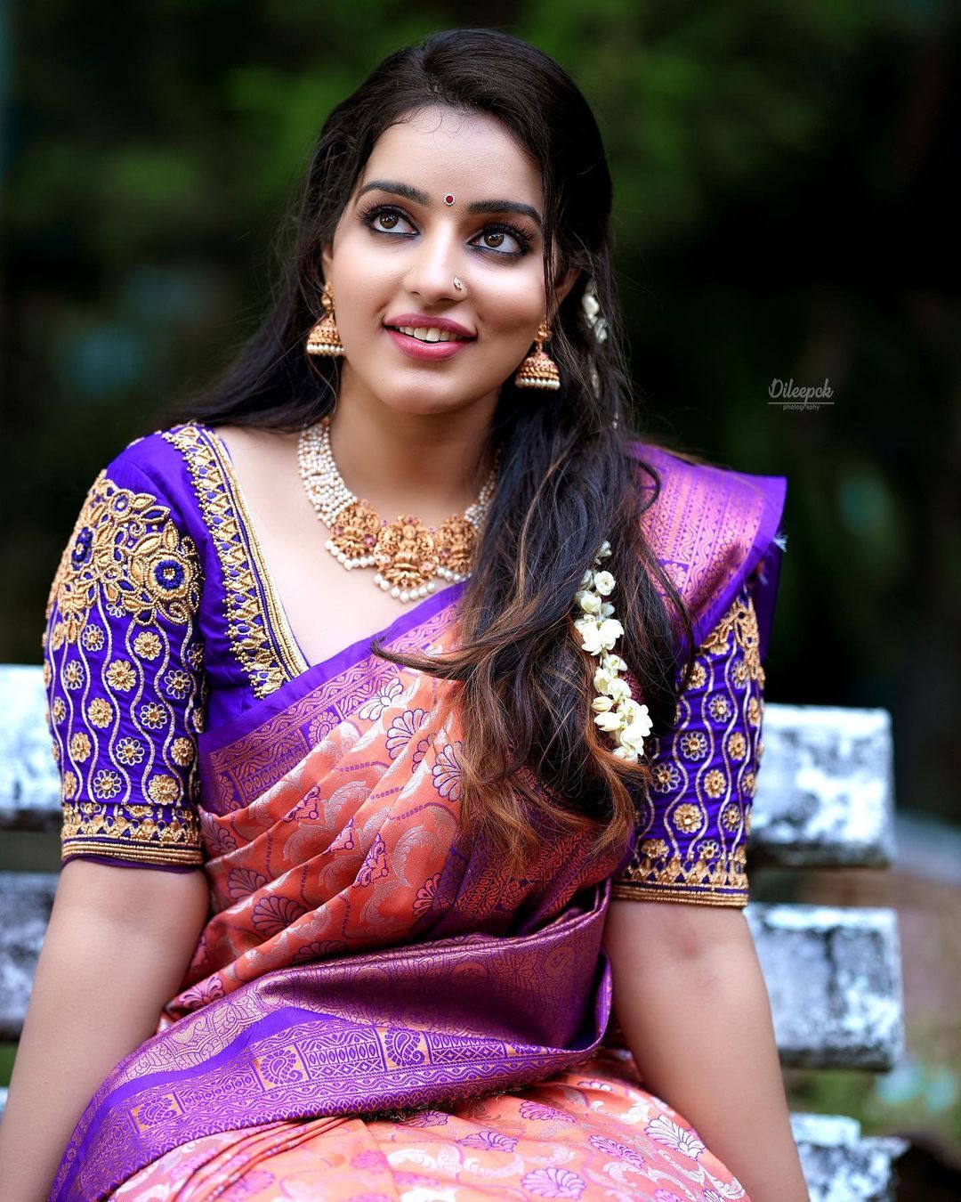 Malavika Menon: സാരിയിൽ പൊളി ലുക്കുമായി മാളവിക മേനോൻ... 'ജനപ്രിയ നടി'യായി മോളിവുഡ് സുന്ദരി, ചിത്രങ്ങൾ കാണാം