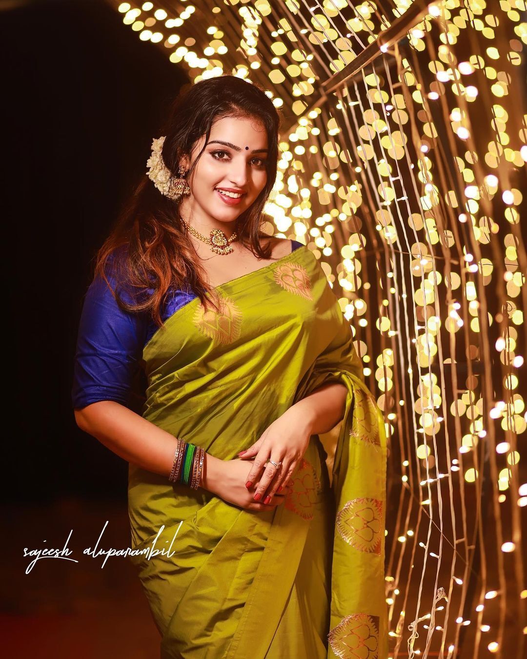 Malavika Menon: സാരിയിൽ പൊളി ലുക്കുമായി മാളവിക മേനോൻ... 'ജനപ്രിയ നടി'യായി മോളിവുഡ് സുന്ദരി, ചിത്രങ്ങൾ കാണാം