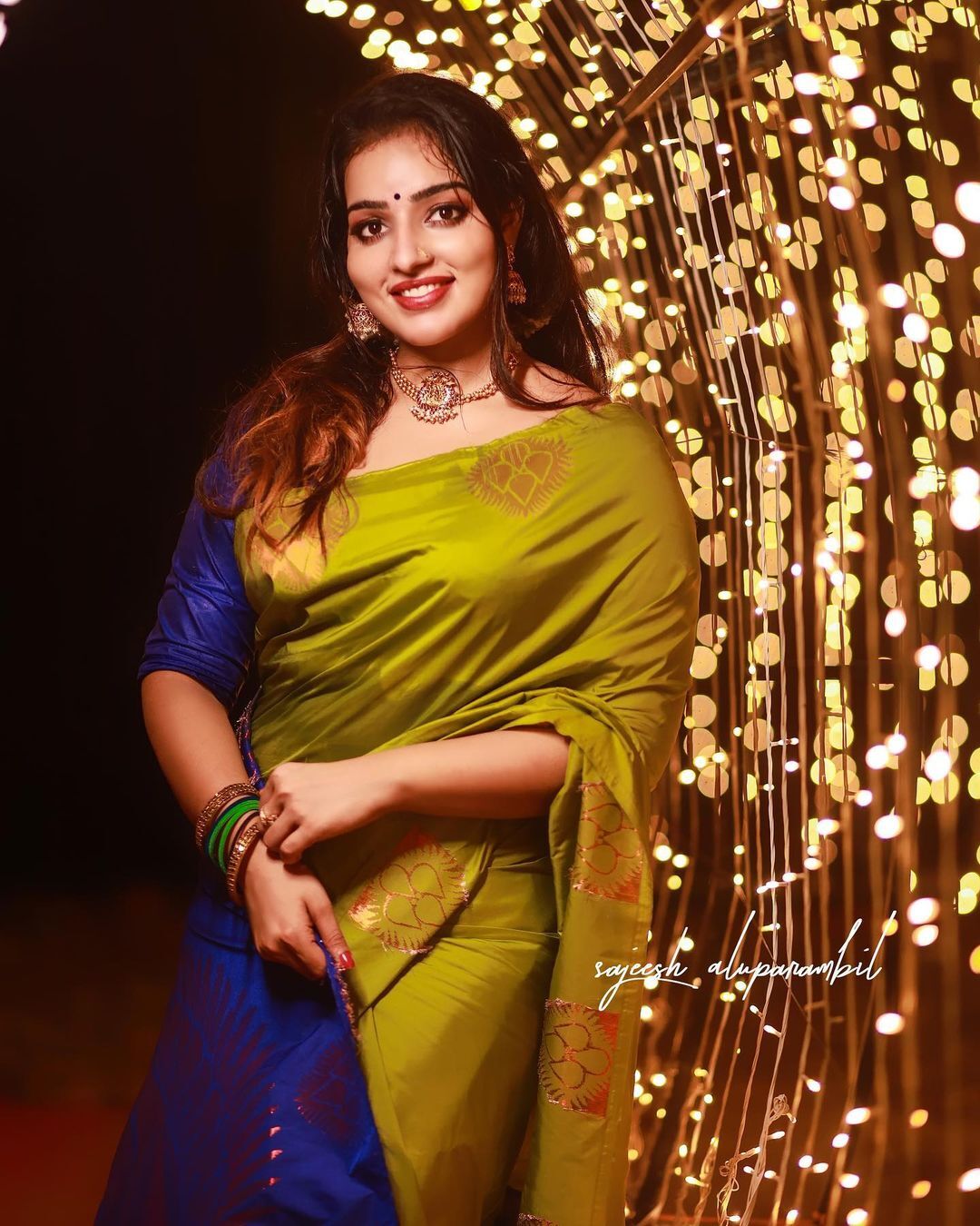 Malavika Menon: സാരിയിൽ പൊളി ലുക്കുമായി മാളവിക മേനോൻ... 'ജനപ്രിയ നടി'യായി മോളിവുഡ് സുന്ദരി, ചിത്രങ്ങൾ കാണാം