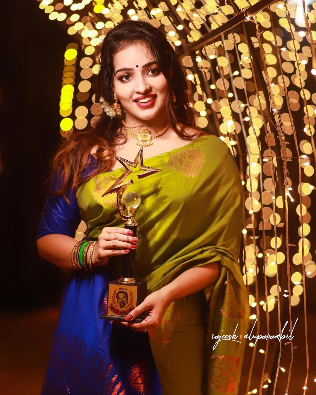 Malavika Menon: സാരിയിൽ പൊളി ലുക്കുമായി മാളവിക മേനോൻ... 'ജനപ്രിയ നടി'യായി മോളിവുഡ് സുന്ദരി, ചിത്രങ്ങൾ കാണാം