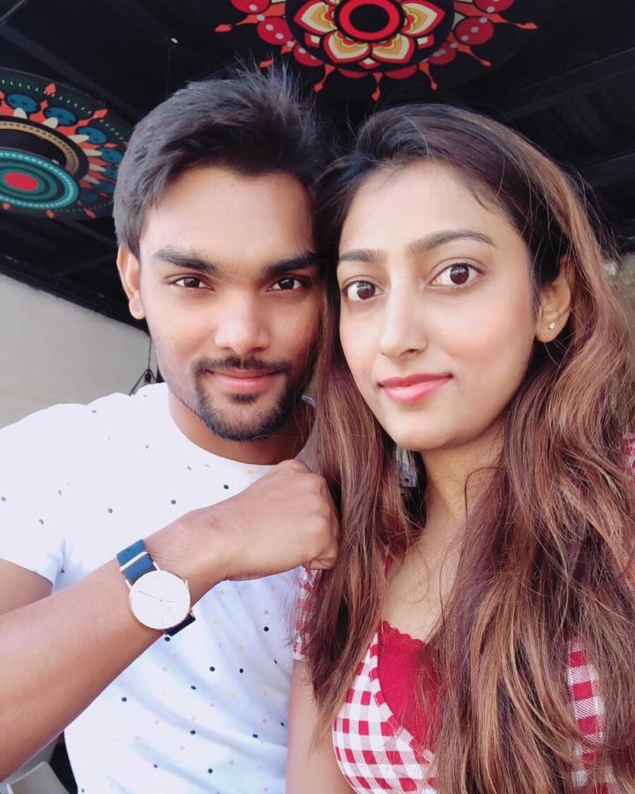 Photos: बेहद खूबसूरत हैं RR के गेंदबाज संदीप शर्मा की Wife, हॉटनेस में बॉलीवुड अभिनेत्रियों को देतीं हैं मात