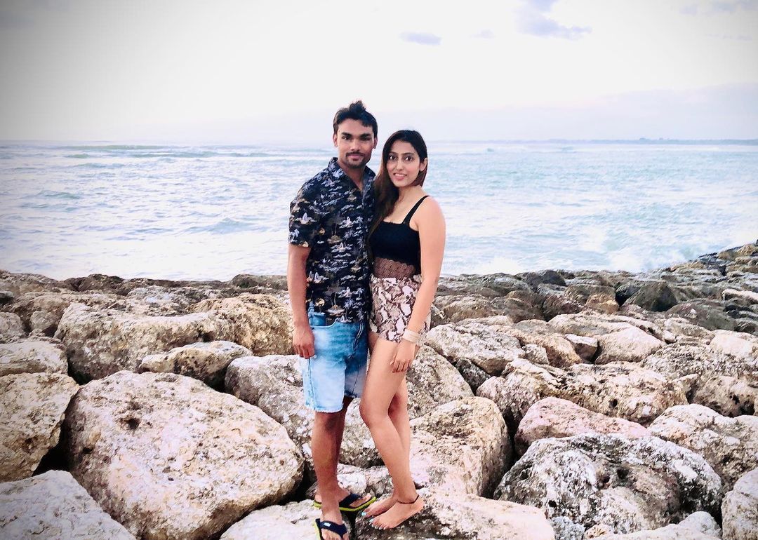 Photos: बेहद खूबसूरत हैं RR के गेंदबाज संदीप शर्मा की Wife, हॉटनेस में बॉलीवुड अभिनेत्रियों को देतीं हैं मात